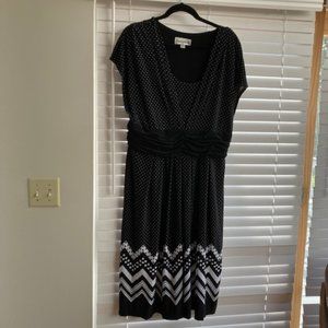 Dress Danny & Nicole, size 16, color Black and White